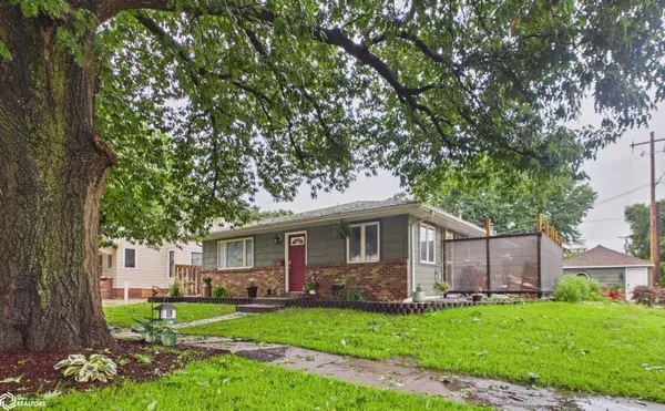 411 C Avenue W, Oskaloosa, IA 52577