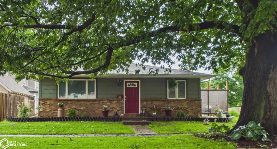 411 C Avenue W, Oskaloosa, IA 52577 - #2