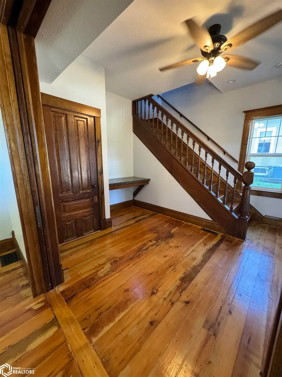 116 N East Street, Sigourney, IA 52591 - #2