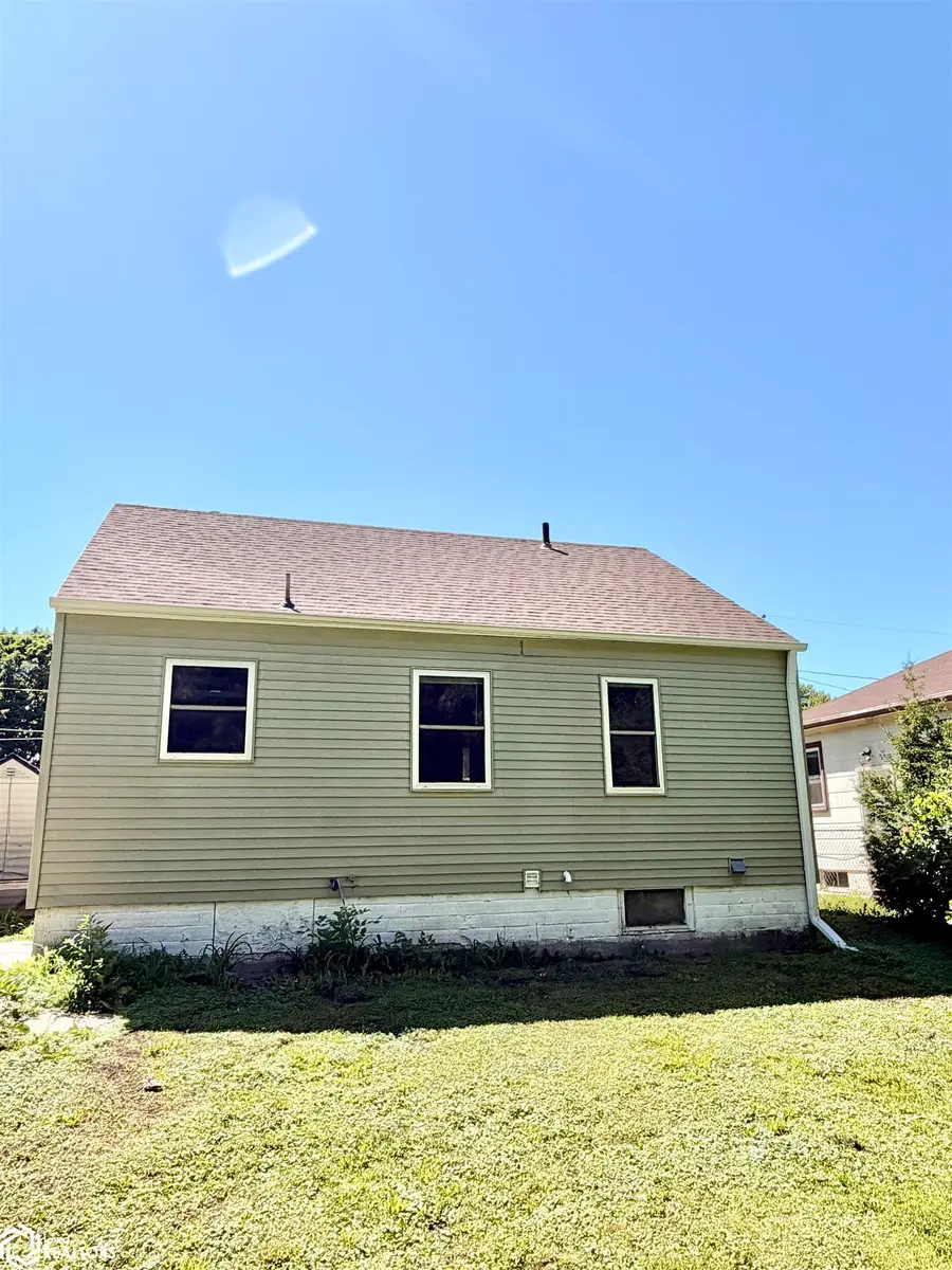 713 N Tyler Avenue, Mason City, IA 50401 - #3