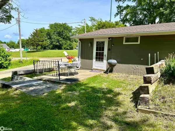 2082 Larrys Drive #2, Brooklyn, IA 52211
