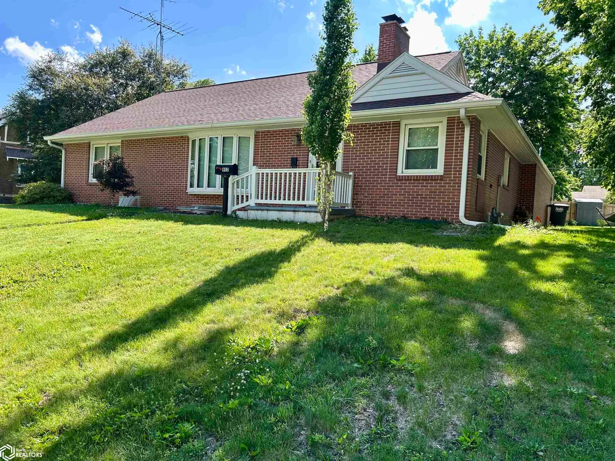 802 10th Street, Eldora, IA 50627 - #1