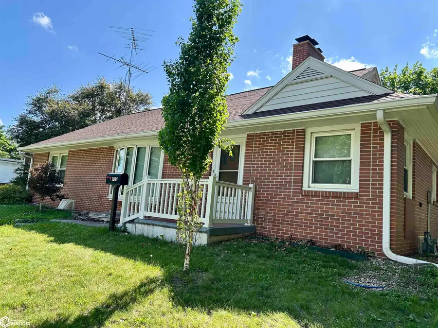 802 10th Street, Eldora, IA 50627 - #2