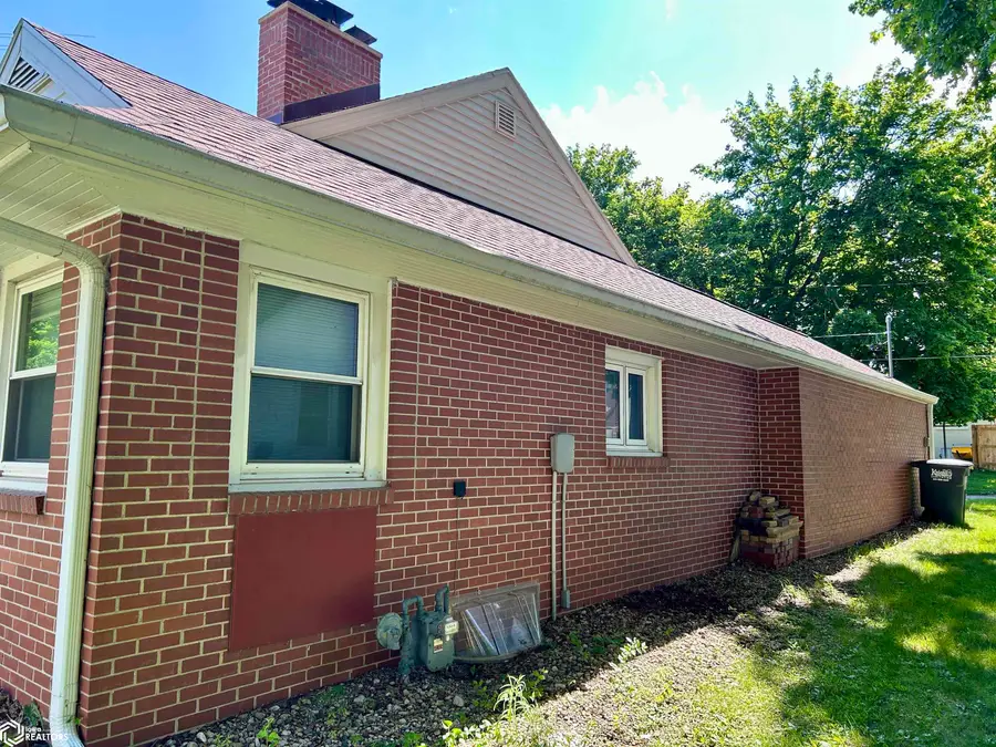802 10th Street, Eldora, IA 50627 - #3