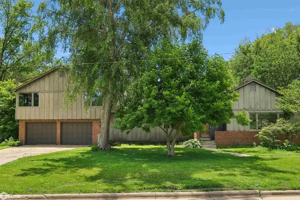 900 11th Avenue, Grinnell, IA 50112