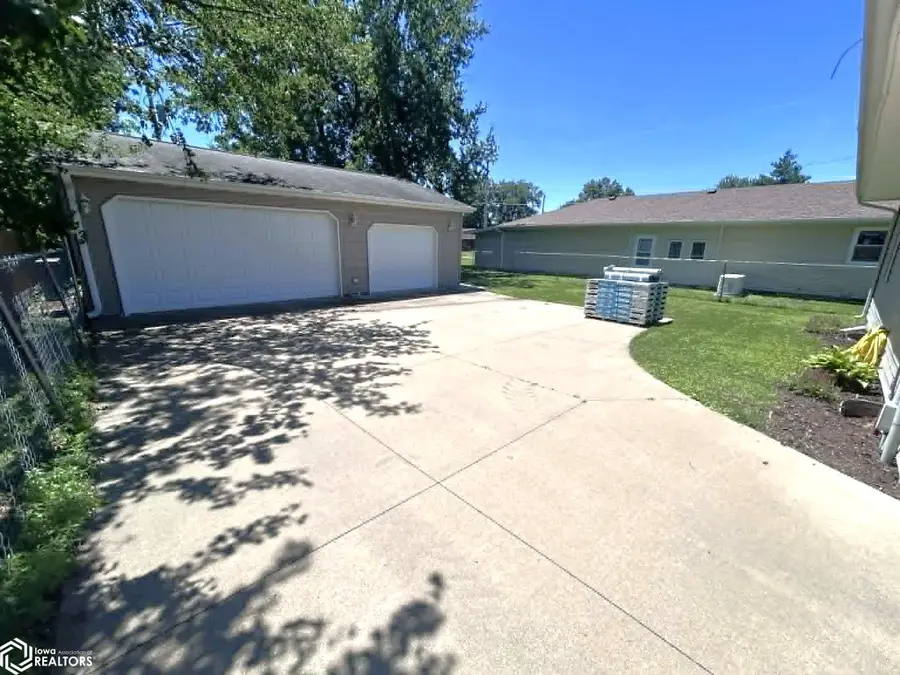 406 Crestview Avenue, Ottumwa, IA 52501 - #2