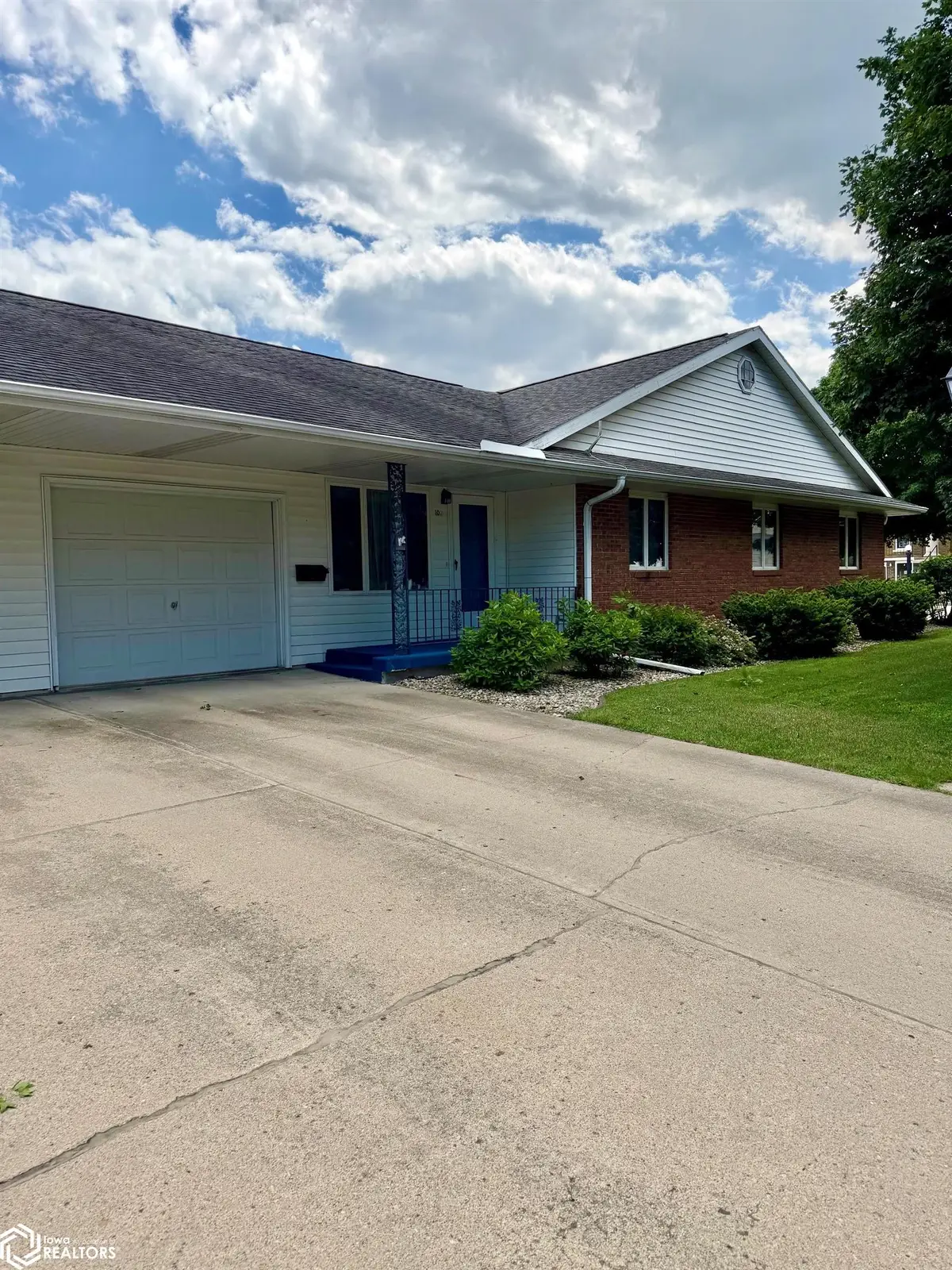 102 4th Avenue Ne, Clarion, IA 50525 - #1