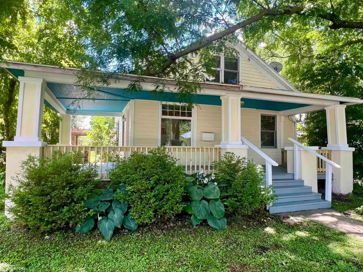 308 E Adams Avenue, Fairfield, IA 52556 - #1
