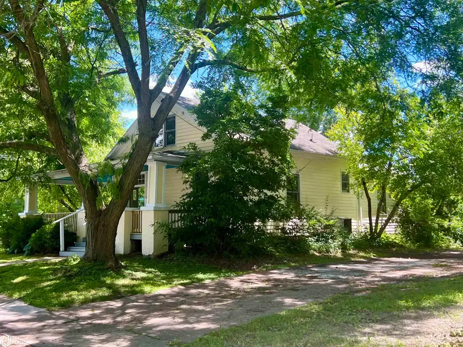 308 E Adams Avenue, Fairfield, IA 52556 - #2