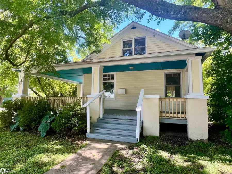 308 E Adams Avenue, Fairfield, IA 52556 - #3