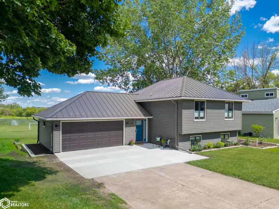 908 S 15th Street, Clear Lake, IA 50428 - #2