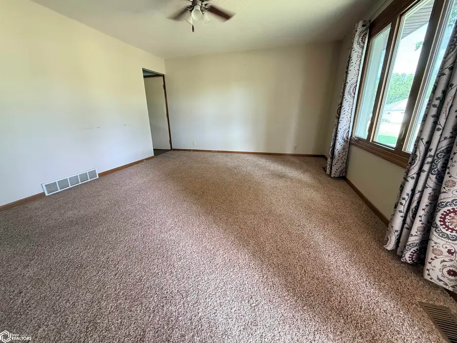 603 4th Street Se, Belmond, IA 50421 - #3