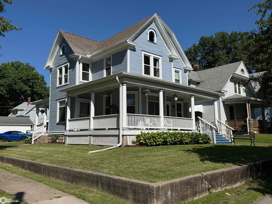 1025 S 7th Street, Burlington, IA 52601 - #2