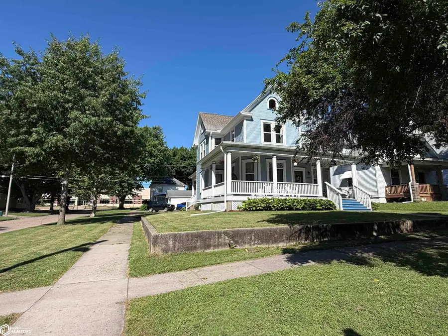 1025 S 7th Street, Burlington, IA 52601 - #3