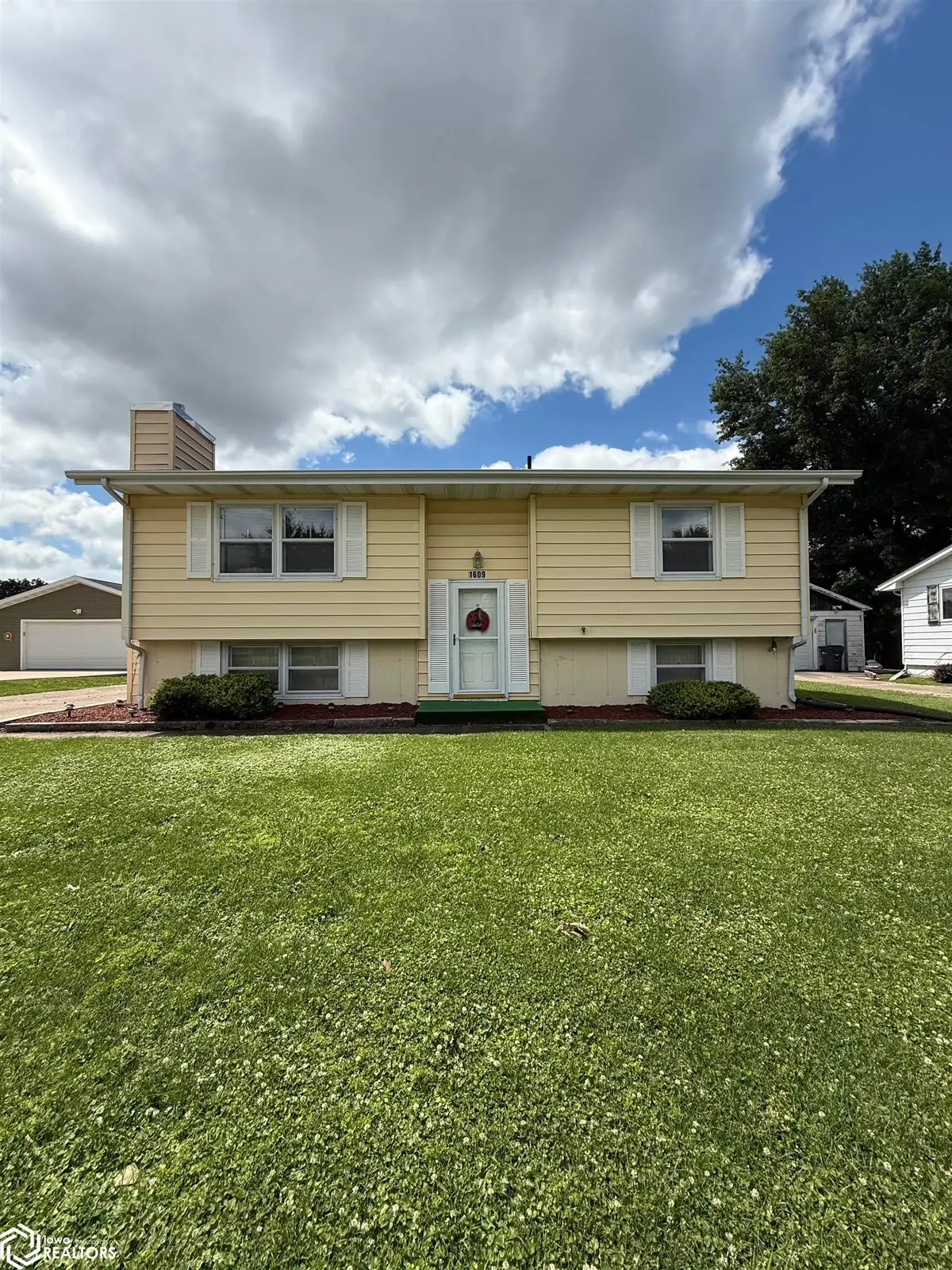 1609 Hillary Avenue, Burlington, IA 52601 - #1
