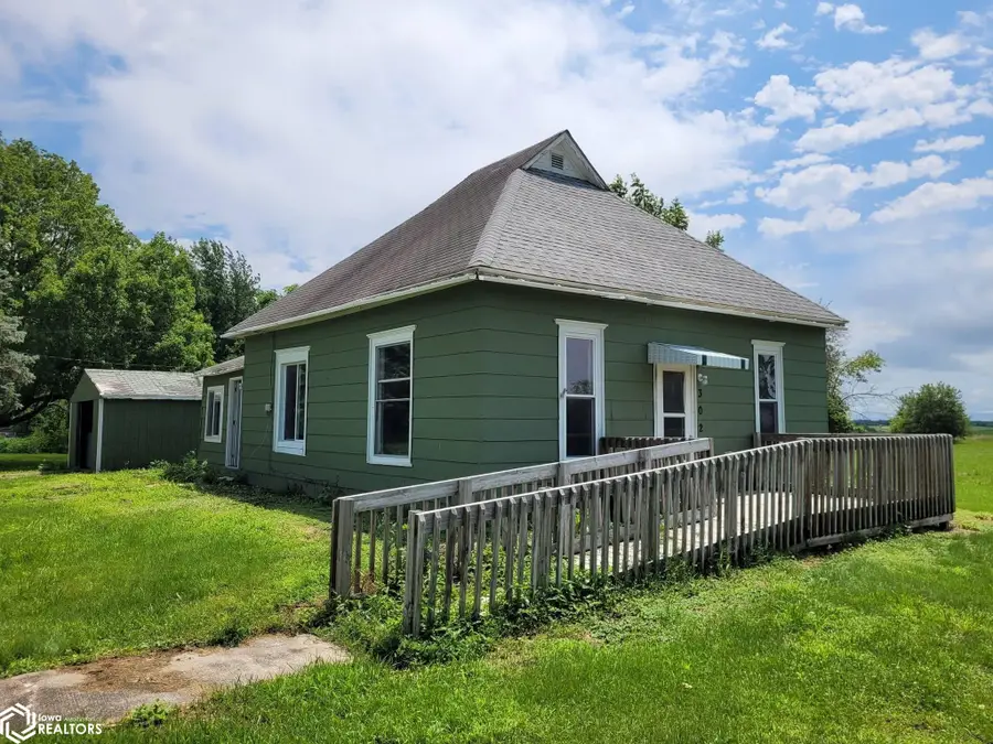302 S High Street, Delta, IA 52550 - #2