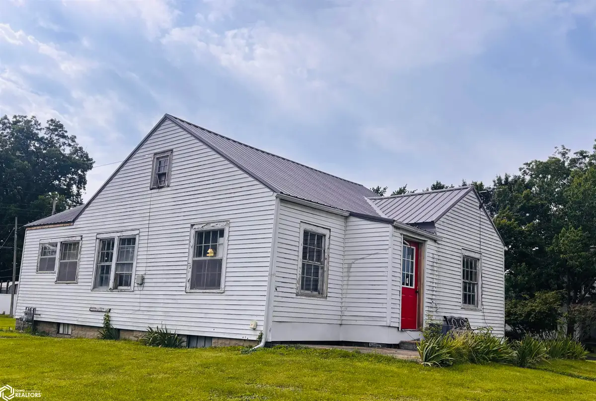 702 N Main Street, Donnellson, IA 52625 - #1