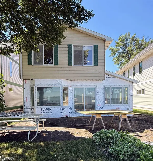 4044 240th Street, Clear Lake, IA 50428