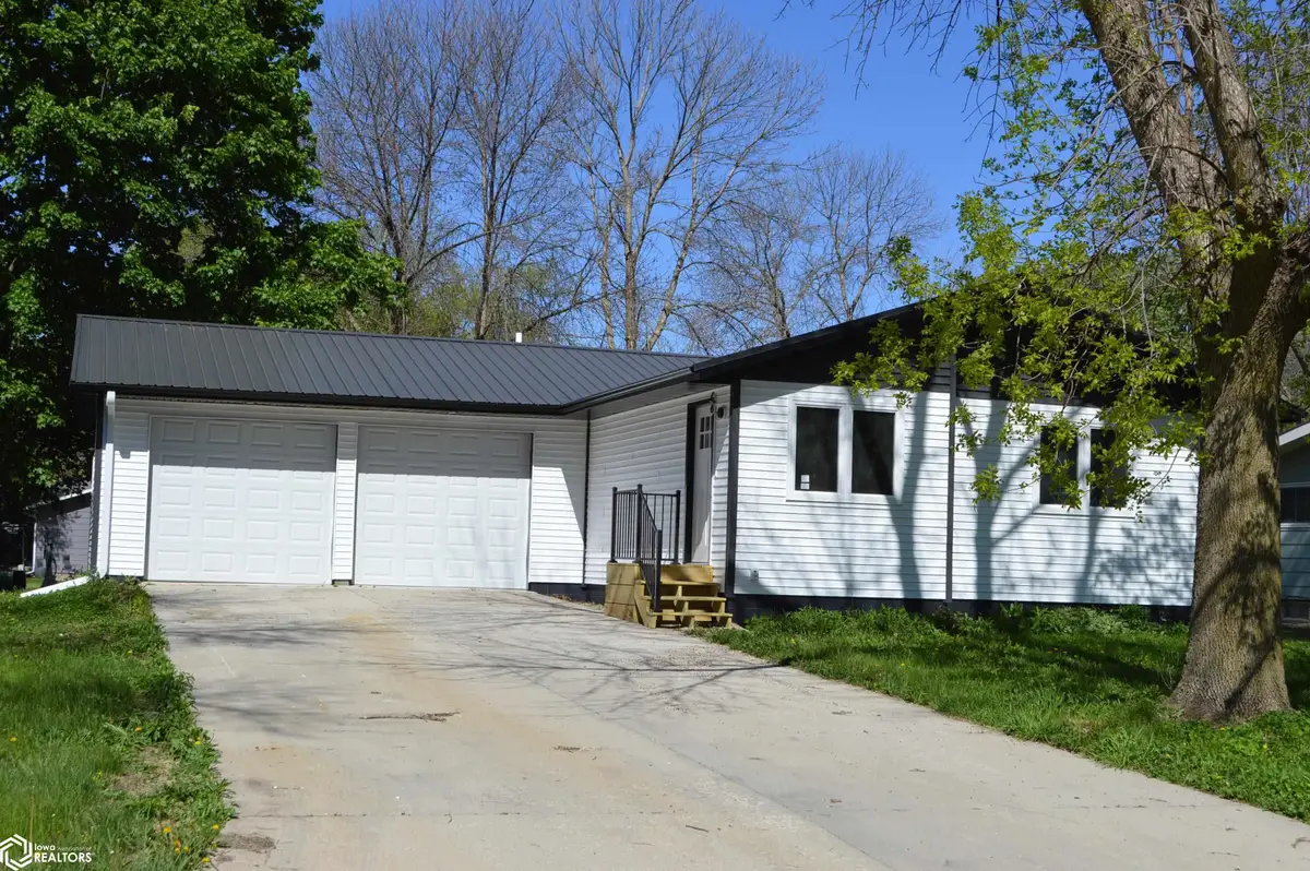 907 5th Avenue Ne, Belmond, IA 50421 - #1