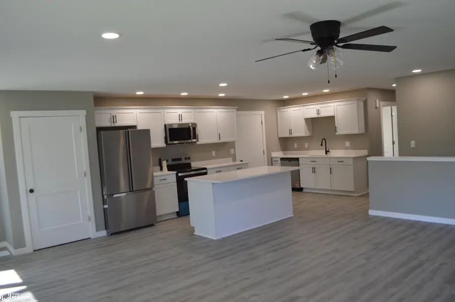 907 5th Avenue Ne, Belmond, IA 50421 - #2