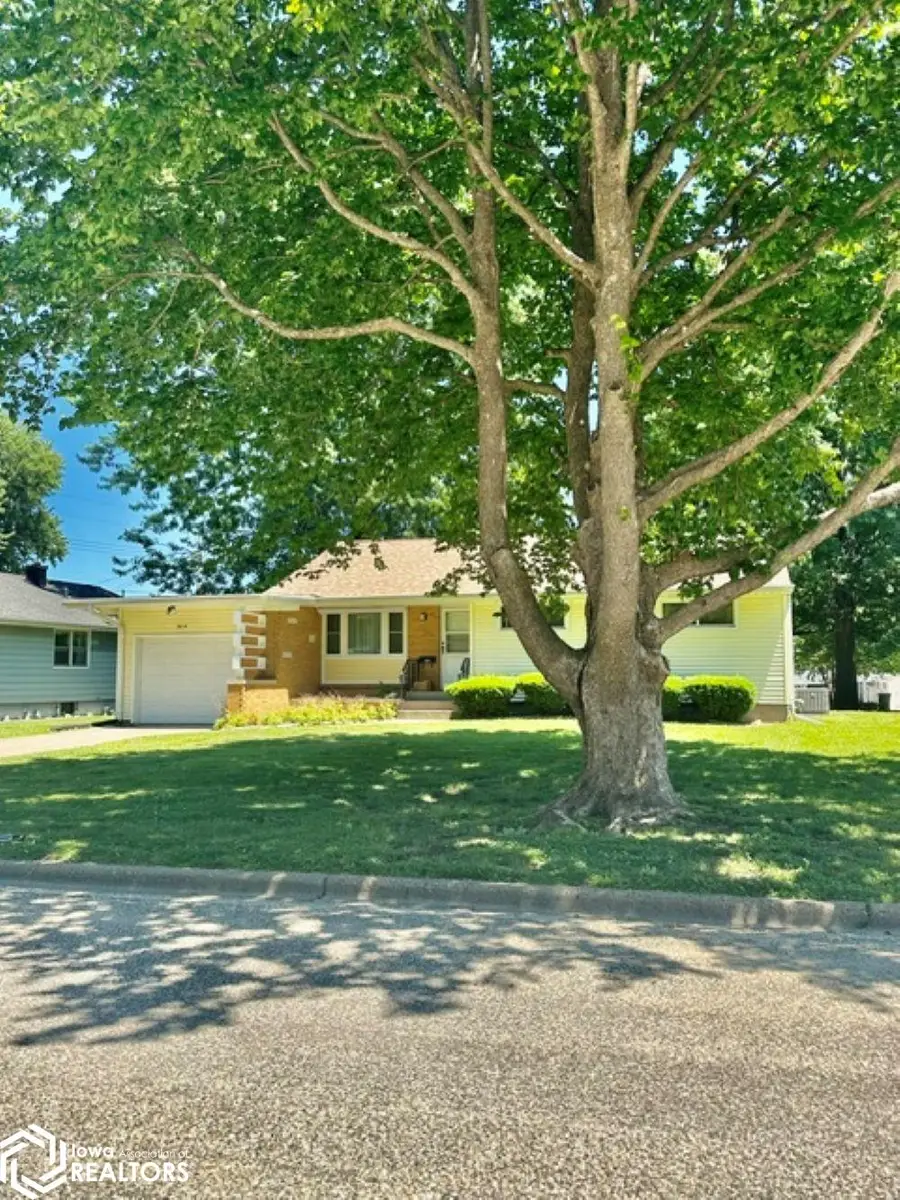 2014 S 4th Street, Burlington, IA 52601 - #2
