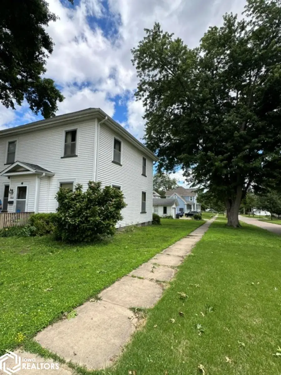 1022 S 8th Street, Burlington, IA 52601 - #2