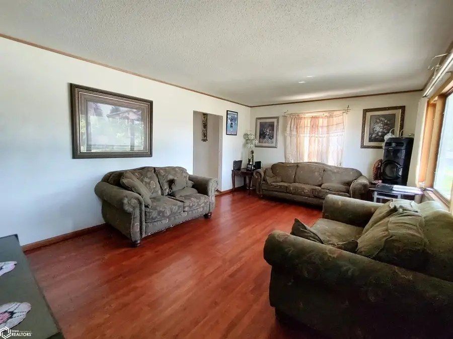 1806 S 6th Street, Marshalltown, IA 50158 - #2