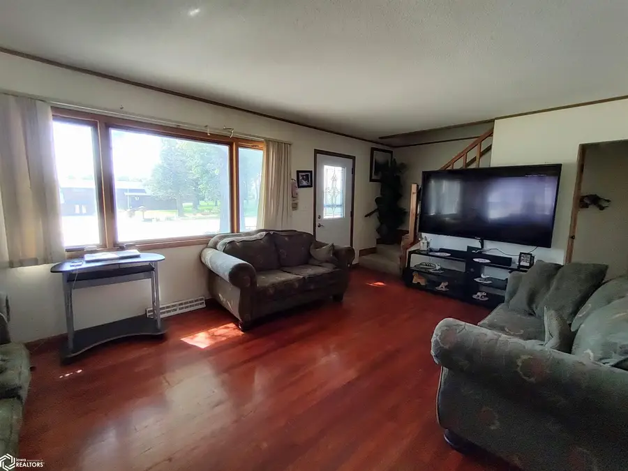1806 S 6th Street, Marshalltown, IA 50158 - #3