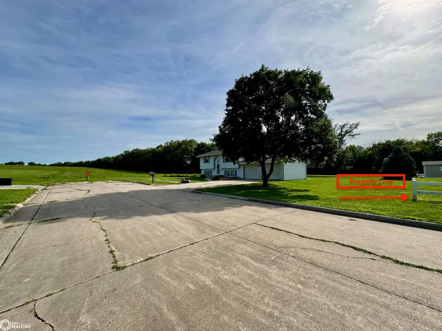 1102 Cherry Hills Drive, Shenandoah, IA 51601 - #2