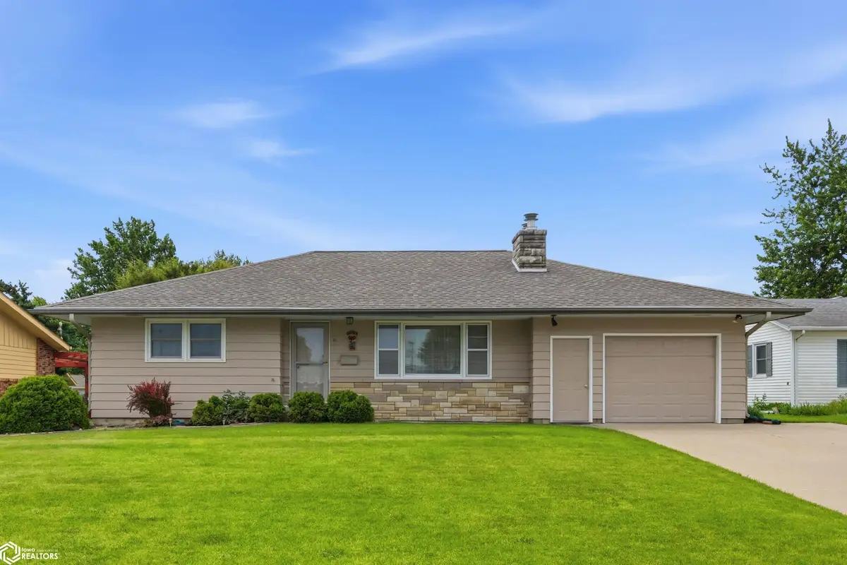 11 Palmer Street, Marshalltown, IA 50158 - #1