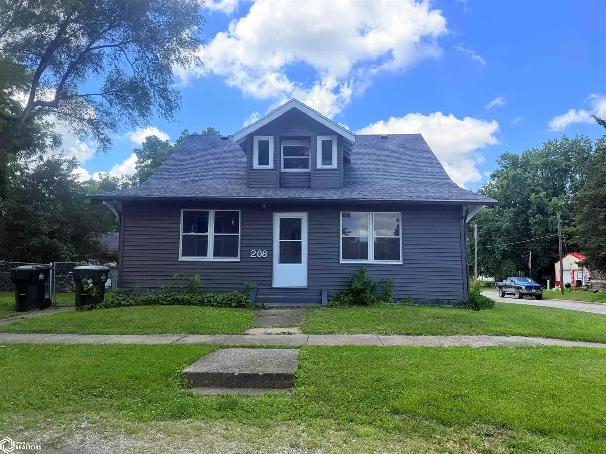 208 N 5th Street, Eddyville, IA 52553 - #1