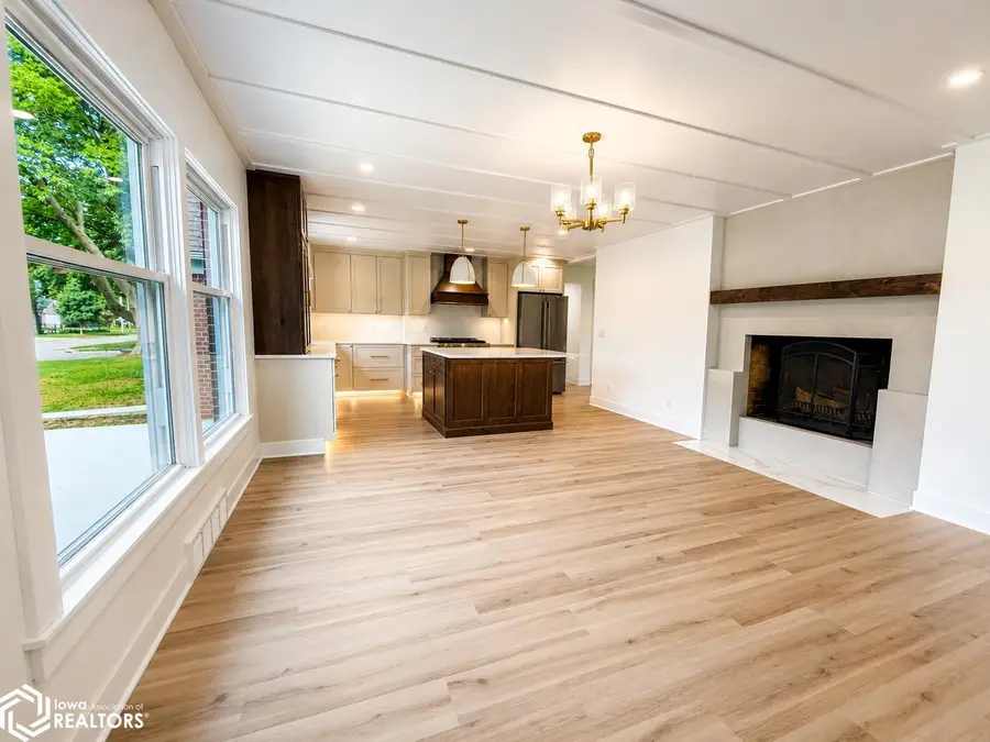 255 Willowbrook Dr, Mason City, IA 50401 - #3