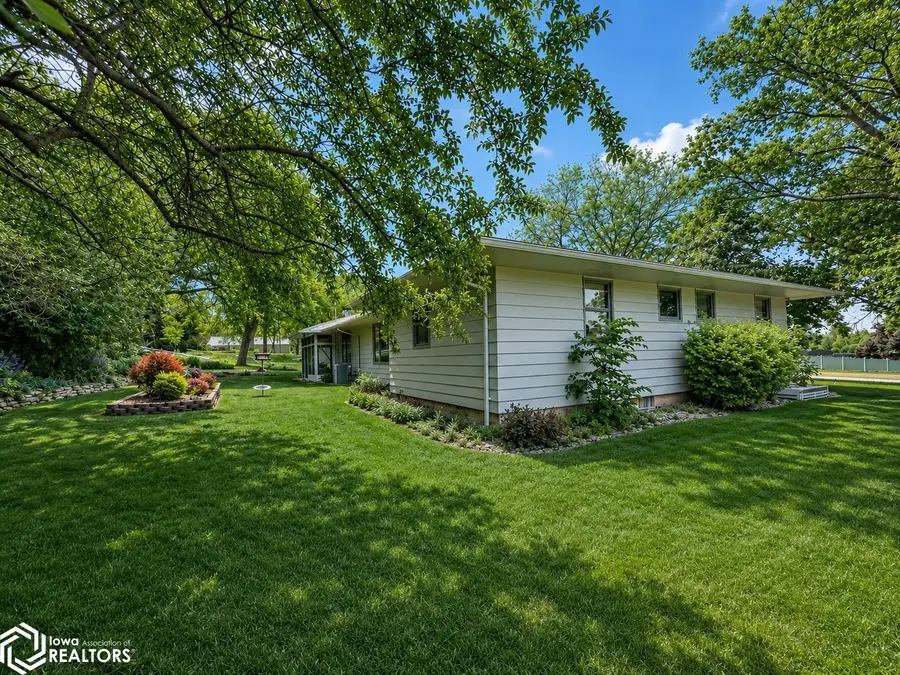 205 Shellrock Dr, Northwood, IA 50459 - #2