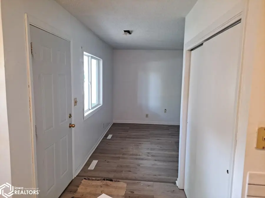 805 805 1/2 W 10th Street, Clear Lake, IA 50428 - #3