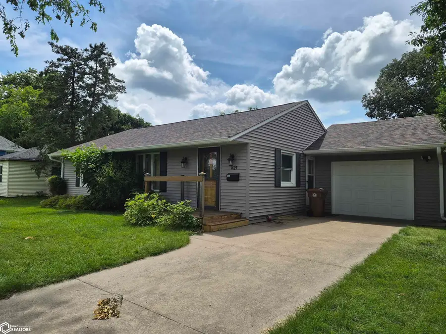1429 Summer Street, Grinnell, IA 50112 - #2