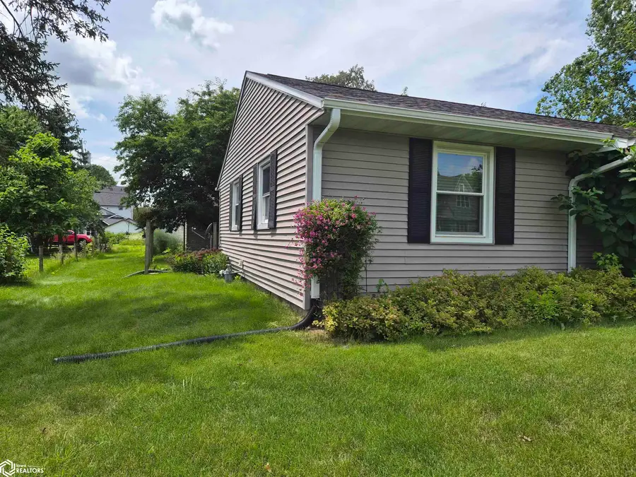 1429 Summer Street, Grinnell, IA 50112 - #3