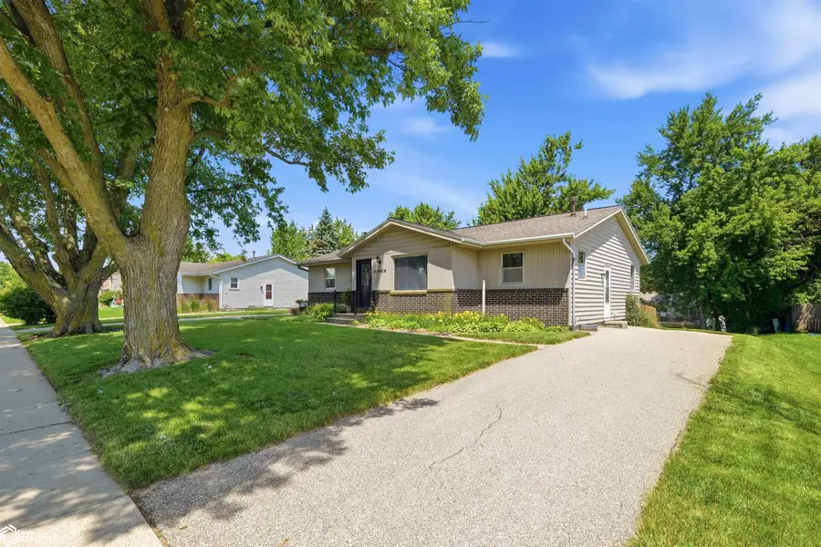 109 W Southridge Road, Marshalltown, IA 50158 - #2