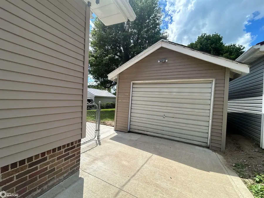 108 N 15th Street, Marshalltown, IA 50158 - #3