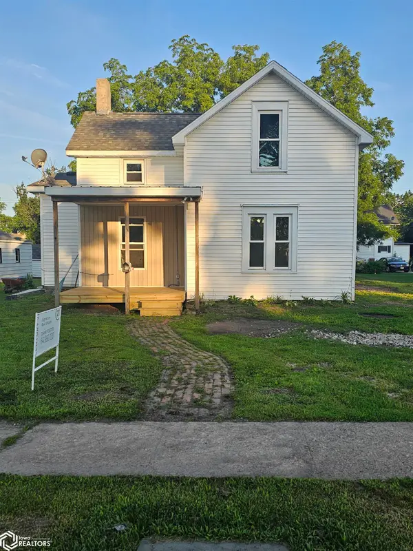 427 East Street, Grinnell, IA 50112