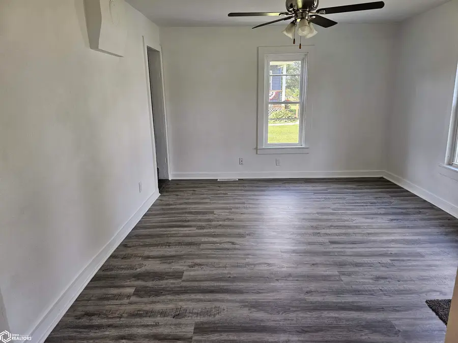 427 East Street, Grinnell, IA 50112 - #2