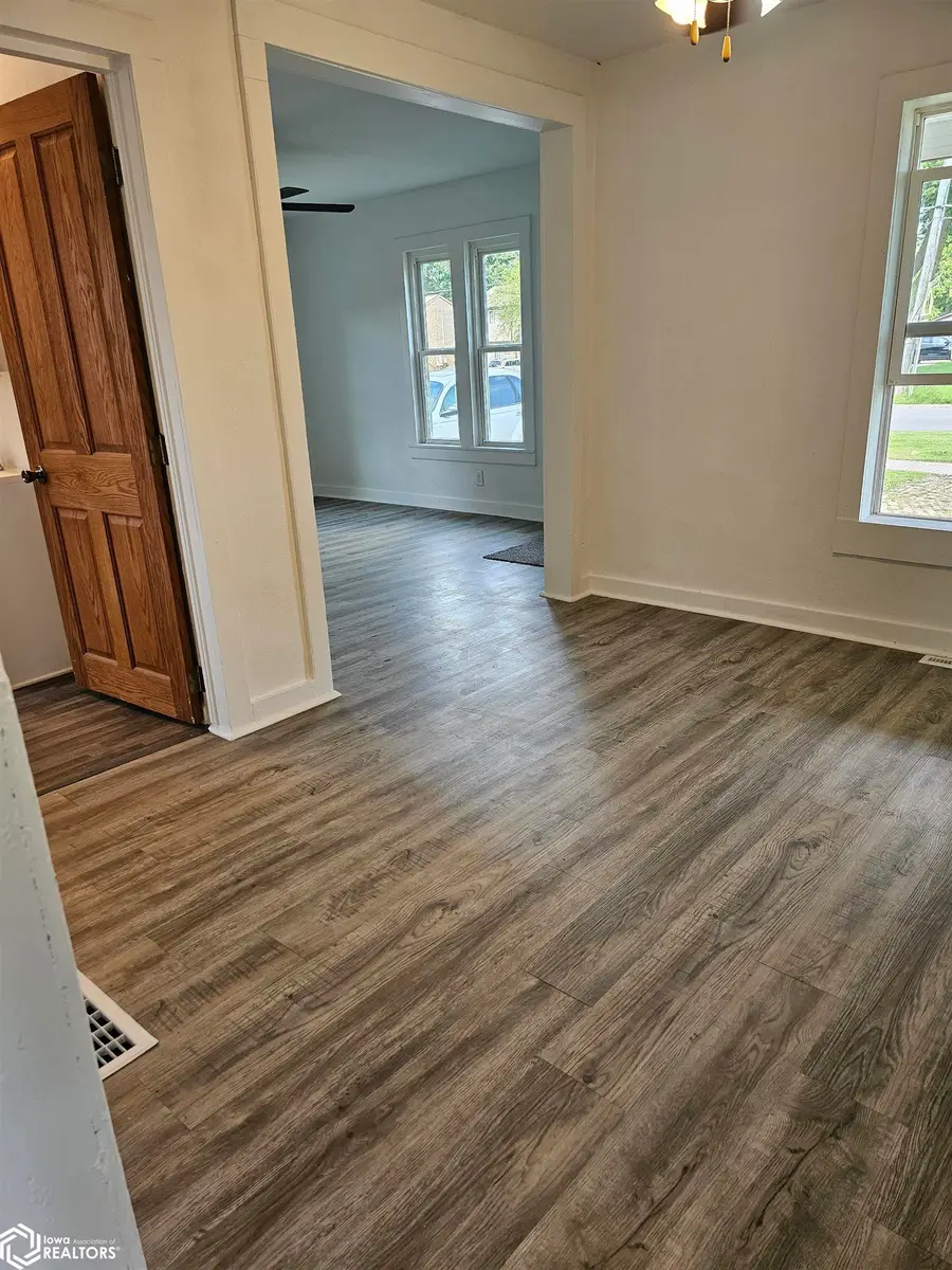 427 East Street, Grinnell, IA 50112 - #3