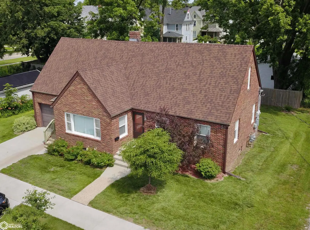 711 7th Avenue, Grinnell, IA 50112 - #1