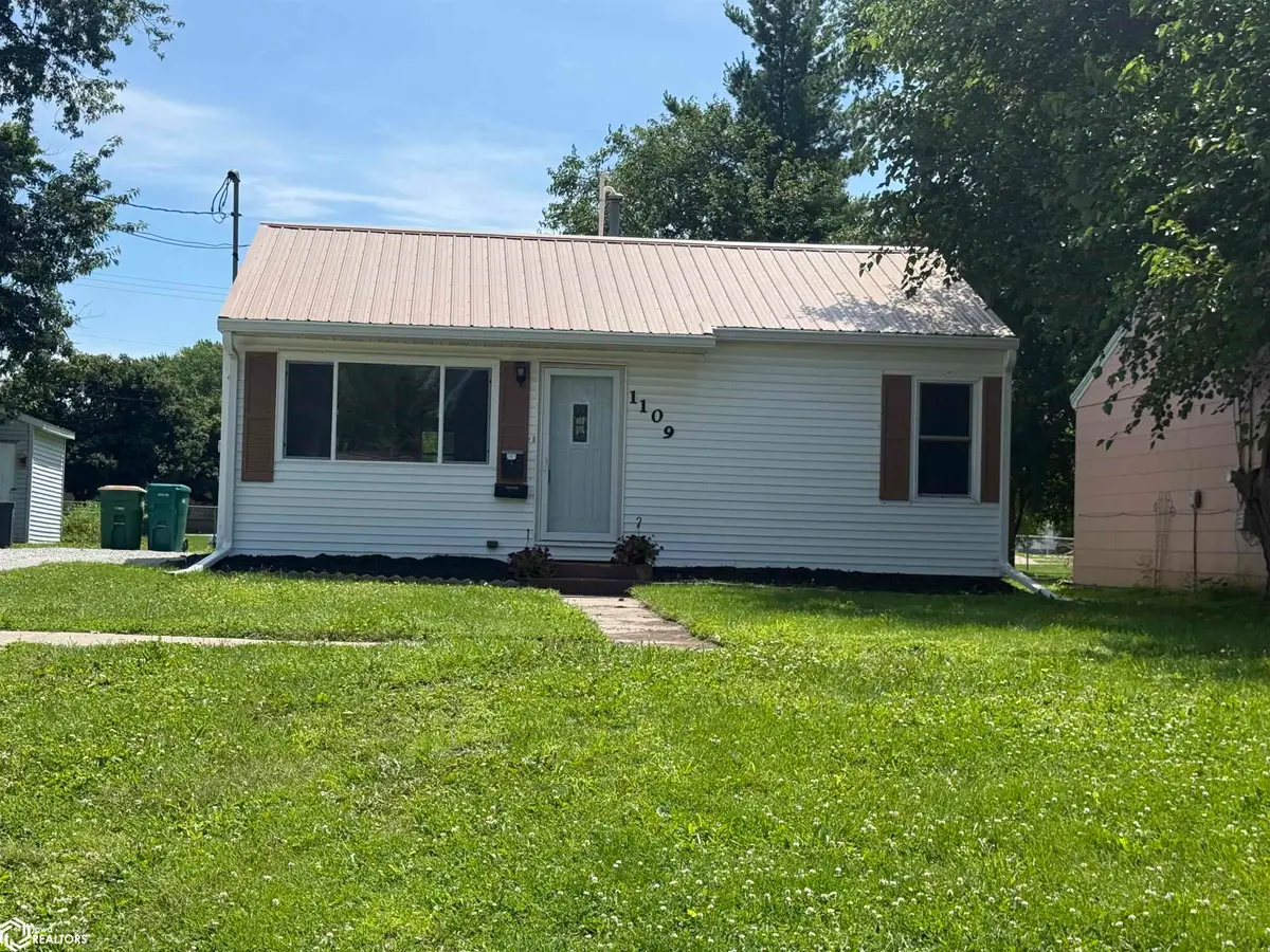 1109 S 7th Street, Fairfield, IA 52556 - #1