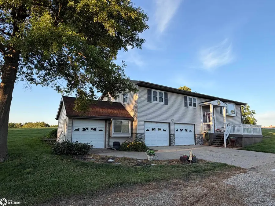 1801 Iowa Avenue W, Marshalltown, IA 50158 - #2