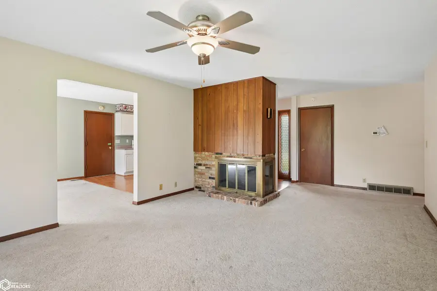 1509 4th Street, Eldora, IA 50627 - #3