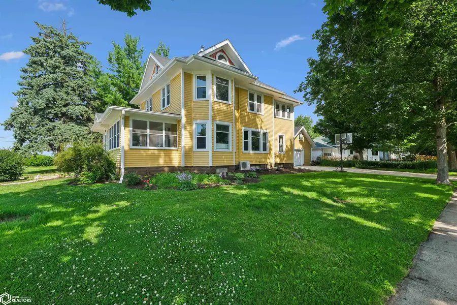 321 4th Avenue, Grinnell, IA 50112 - #2