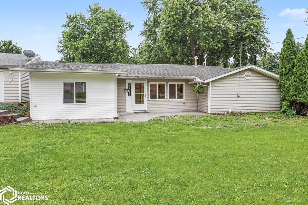 904 6th Avenue E, Albia, IA 52531 - #1
