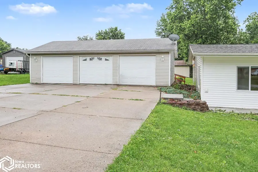 904 6th Avenue E, Albia, IA 52531 - #3