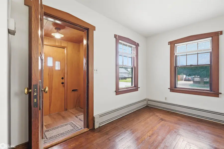 407 N 15th Street, Marshalltown, IA 50158 - #2