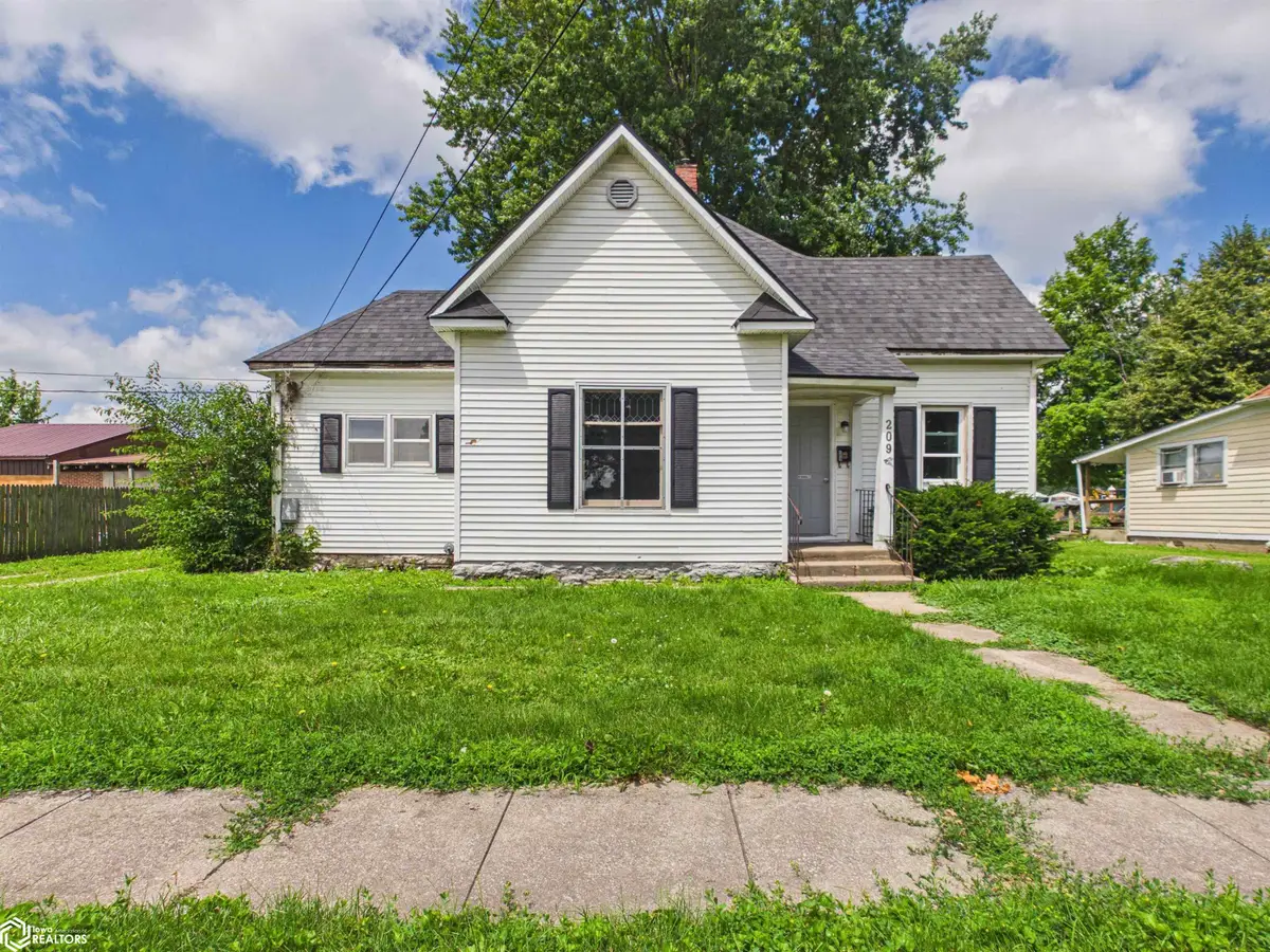 209 S 10th Street, Albia, IA 52531 - #1